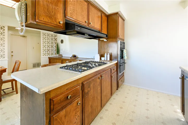 Spacious Counter