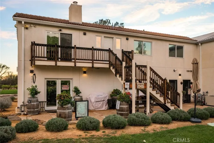 exterior staircase to apartment