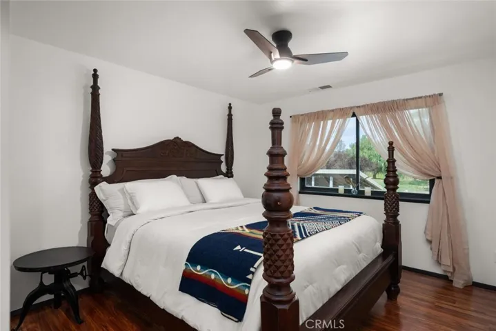 apartment guest room