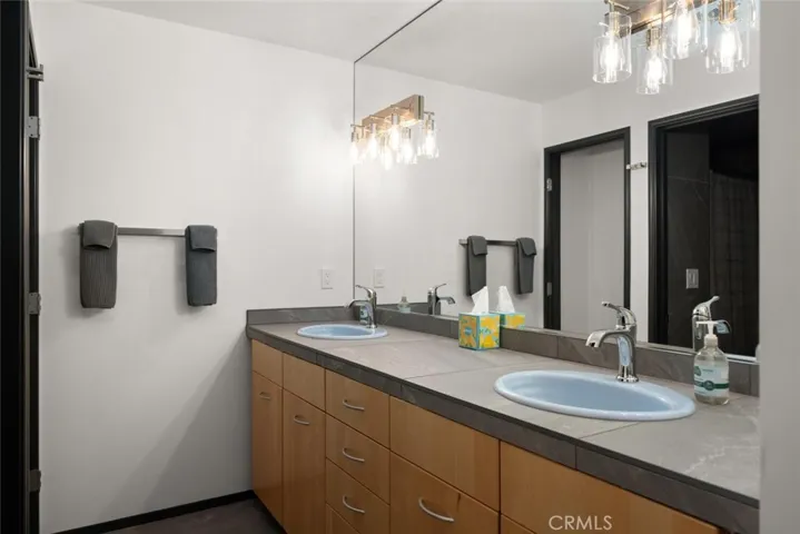 apartment primary bathroom