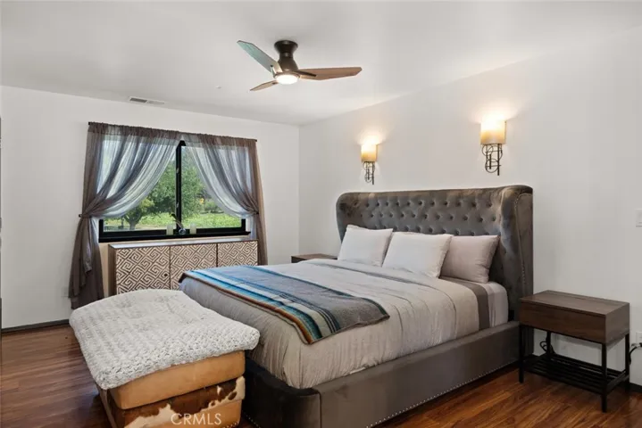 apartment primary room