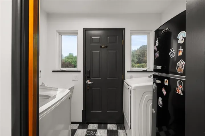 apartment laundry room/exterior entrance