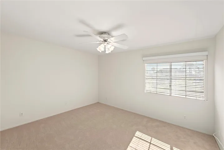 Large secondary en suite bedroom