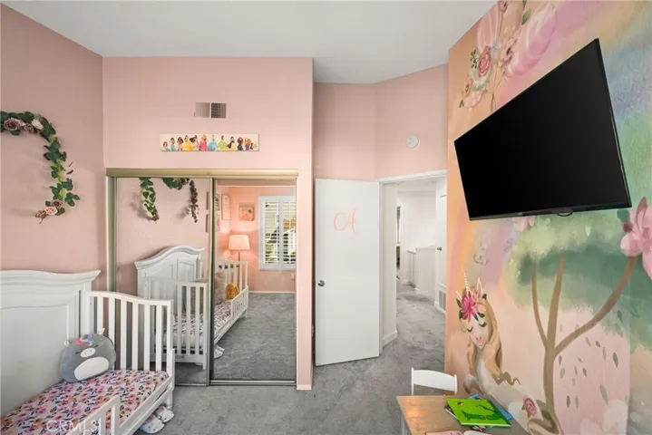 Mirrored wardrobes visually create a larger space!