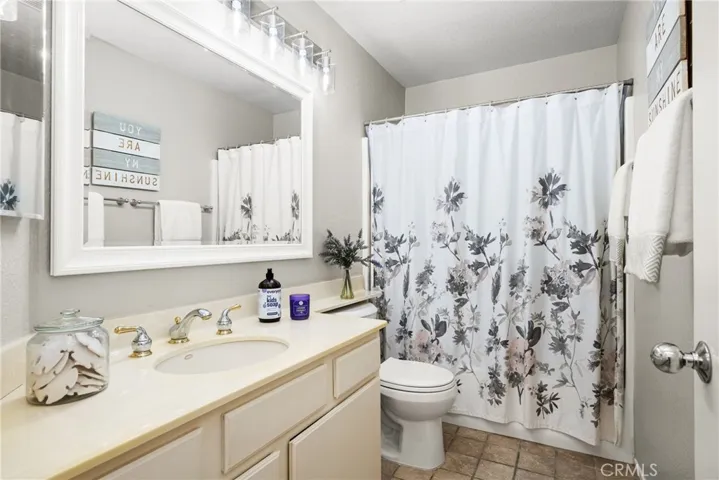 The upstairs hall bath services both secondary bedooms!