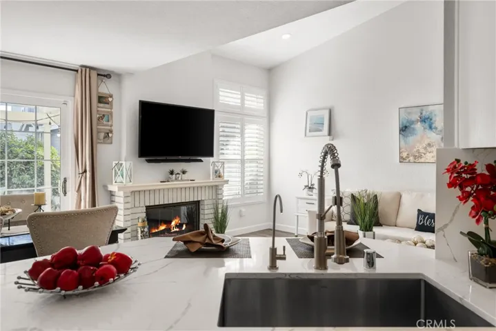 Open floorplan is perfect for entertaining family and friends!