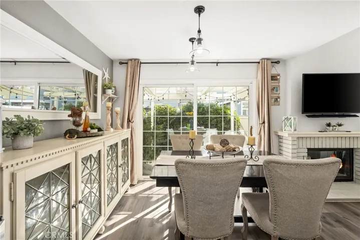 Another view of the dining area from the kitchen!