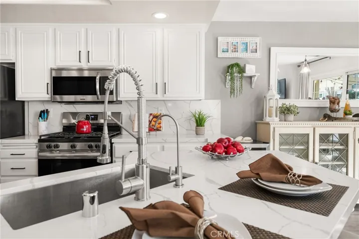 The huge kitchen sink makes washing dishes a breeze!