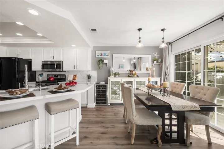 The kitchen in open to the diningroom!