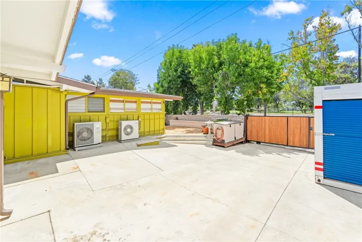 Over-sized driveway!