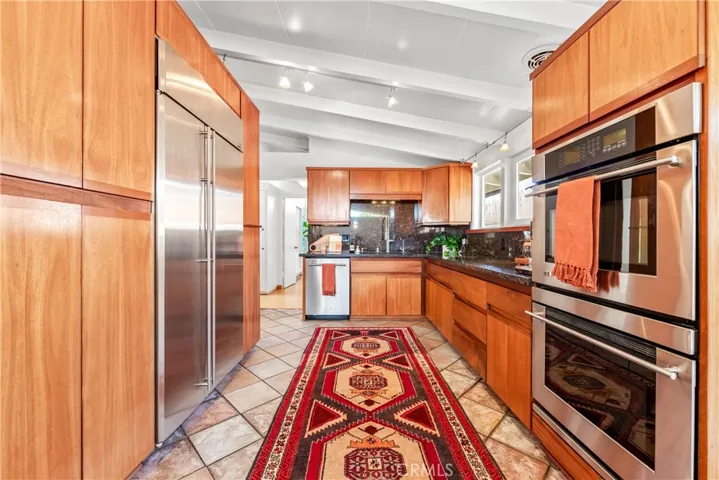 3003 Pattiz, Long Beach, California 90808