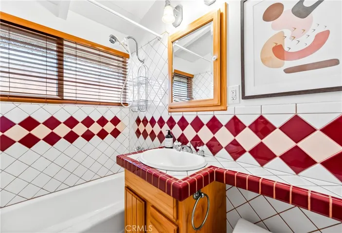 3003 Pattiz, Long Beach, California 90808