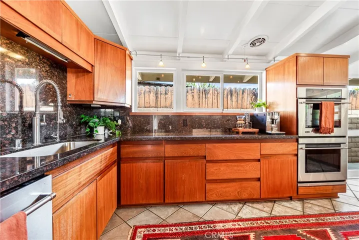 3003 Pattiz, Long Beach, California 90808