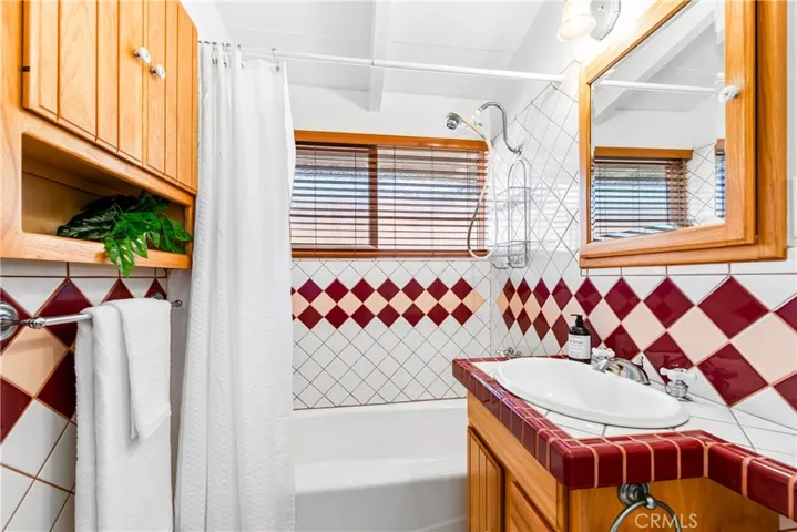 3003 Pattiz, Long Beach, California 90808
