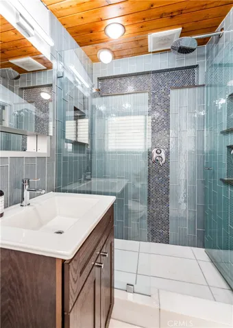 3003 Pattiz, Long Beach, California 90808