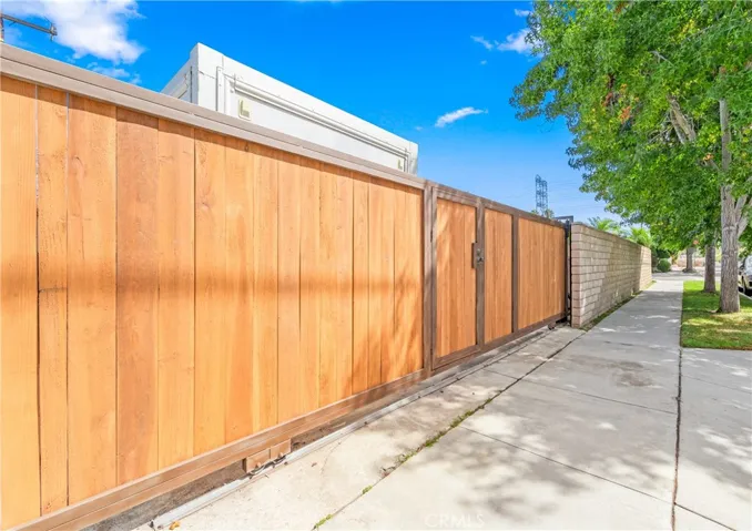 3003 Pattiz, Long Beach, California 90808