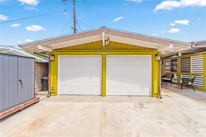 Huge driveway leading to the double garage with another side patio area