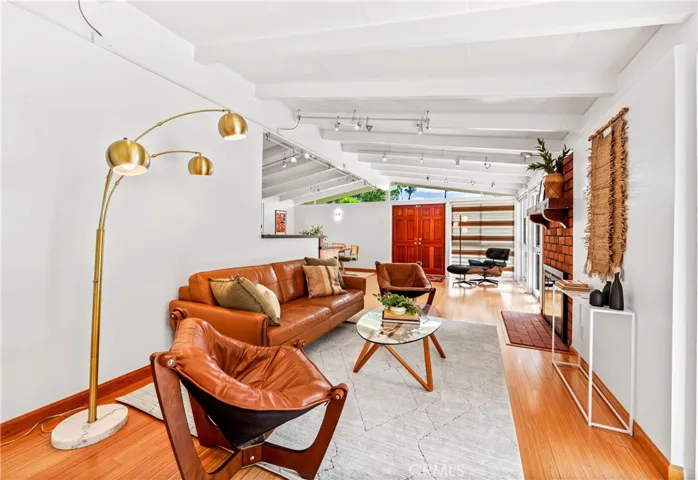 3003 Pattiz, Long Beach, California 90808