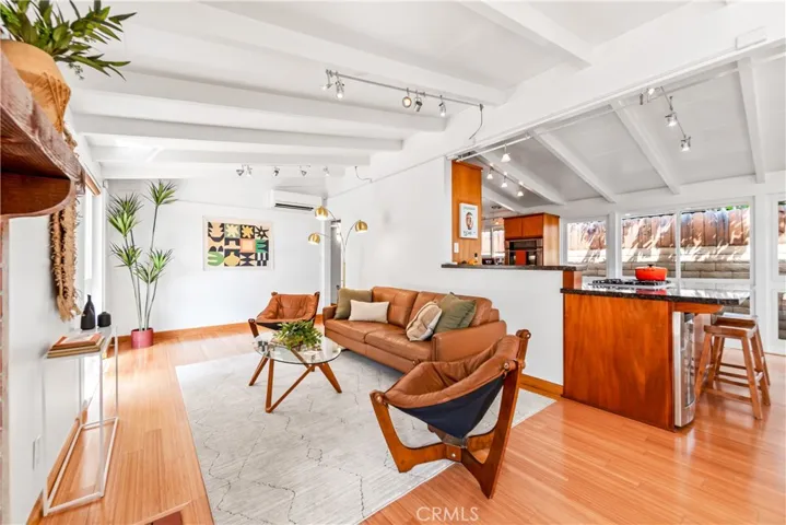 3003 Pattiz, Long Beach, California 90808