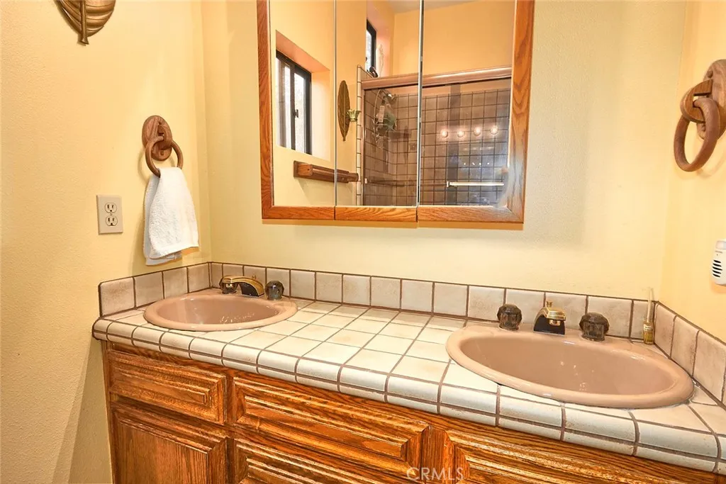 23109 Cardinal Road, Wrightwood, California 93563 home-pic-12