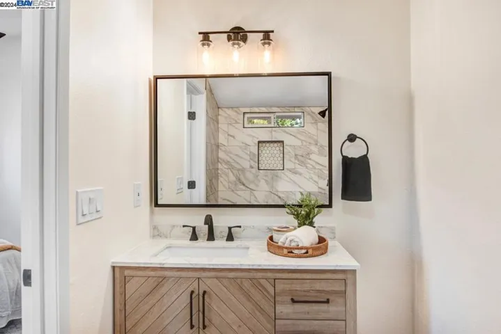 3011 Hardies Ln, Santa Rosa, California 95403