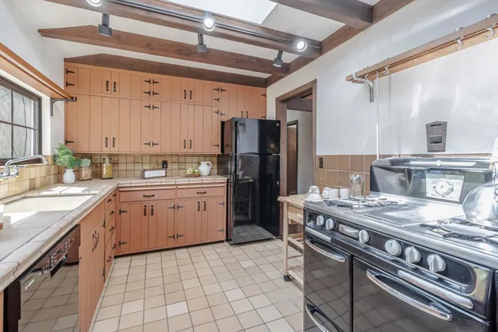 2280 Webster Street, Palo Alto, California 94301