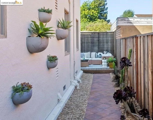 1708 E 38th St, Oakland, California 94602