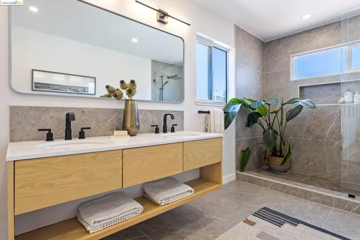 1708 E 38th St, Oakland, California 94602