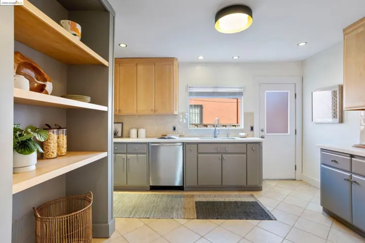 1708 E 38th St, Oakland, California 94602