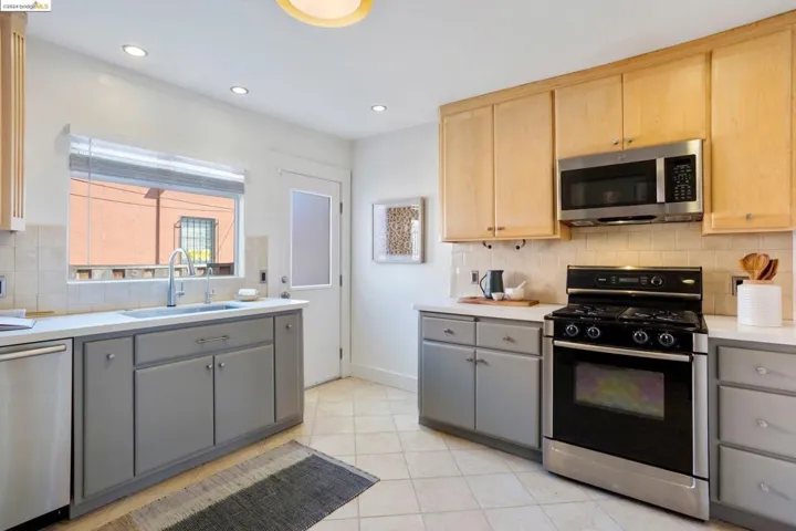 1708 E 38th St, Oakland, California 94602