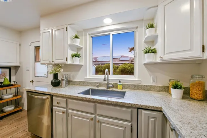 1020 Peach Street, Alameda, California 94501