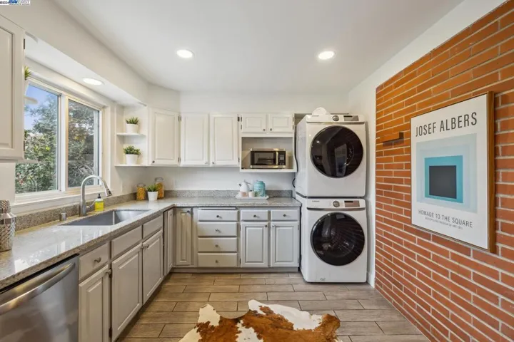 1020 Peach Street, Alameda, California 94501