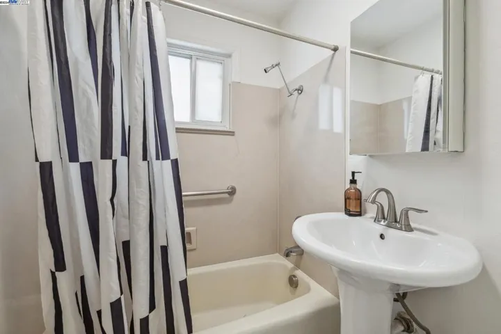1020 Peach Street, Alameda, California 94501