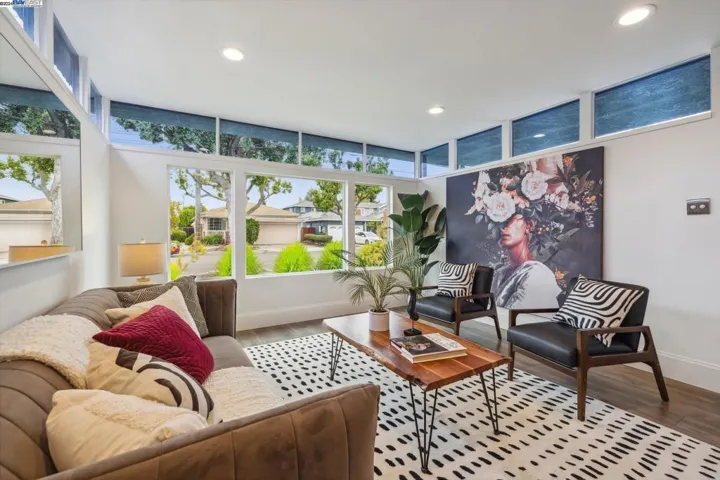 1020 Peach Street, Alameda, California 94501