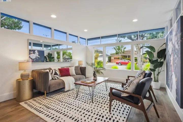 1020 Peach Street, Alameda, California 94501