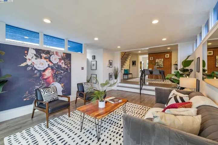 1020 Peach Street, Alameda, California 94501