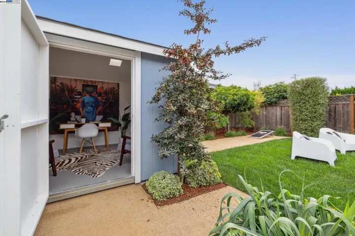 1020 Peach Street, Alameda, California 94501