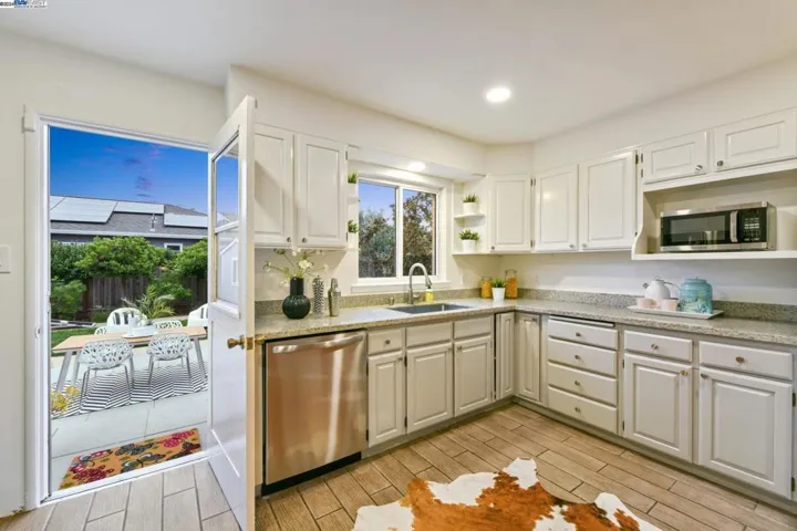 1020 Peach Street, Alameda, California 94501
