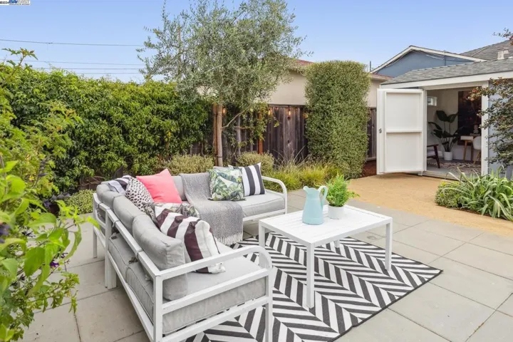 1020 Peach Street, Alameda, California 94501