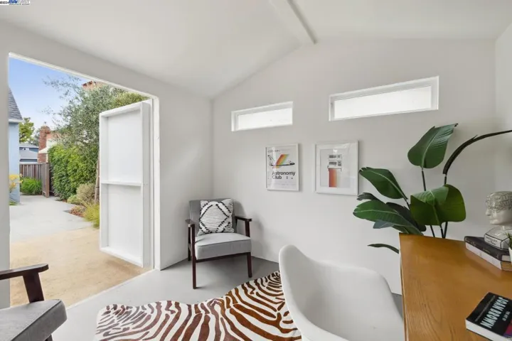 1020 Peach Street, Alameda, California 94501