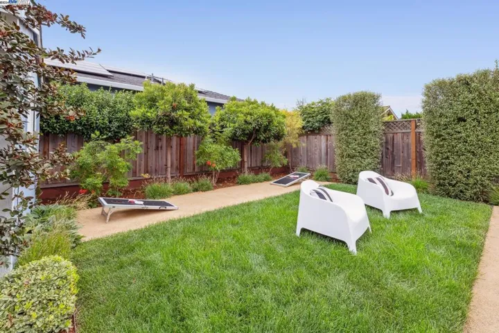 1020 Peach Street, Alameda, California 94501