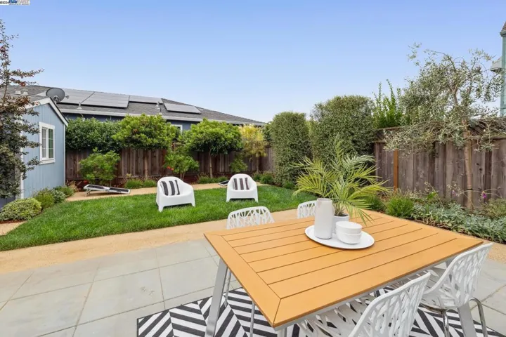 1020 Peach Street, Alameda, California 94501