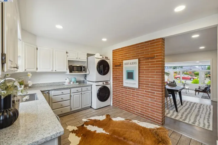 1020 Peach Street, Alameda, California 94501