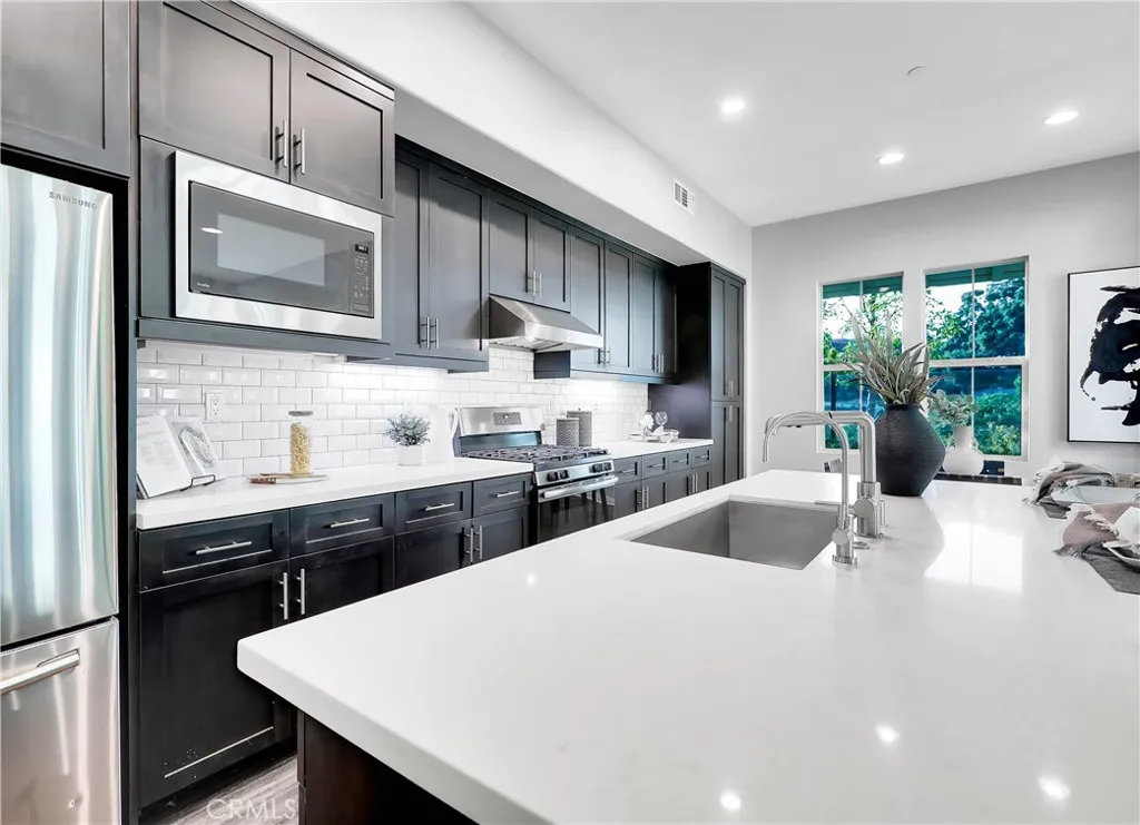 1 Promesa Avenue, Rancho Mission Viejo, California 92694 home-pic-14