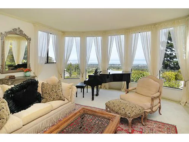 25 Miranda Court, Hillsborough, California 94010