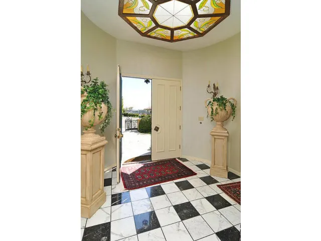 25 Miranda Court, Hillsborough, California 94010