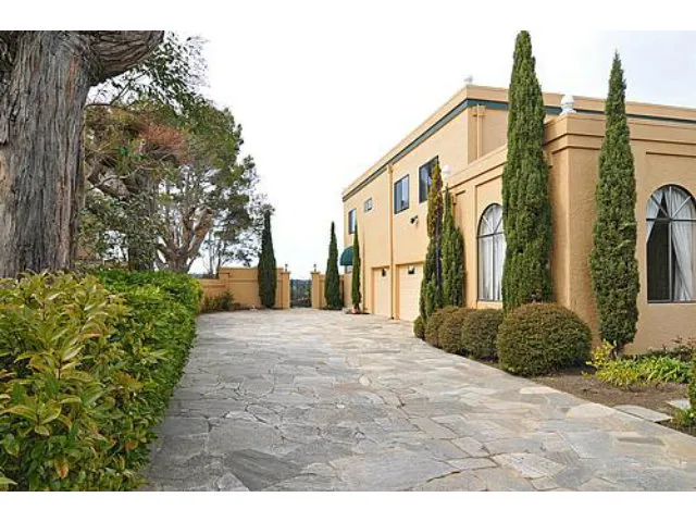 25 Miranda Court, Hillsborough, California 94010