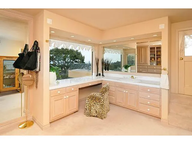 25 Miranda Court, Hillsborough, California 94010