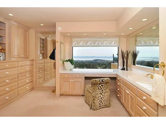 25 Miranda Court, Hillsborough, California 94010