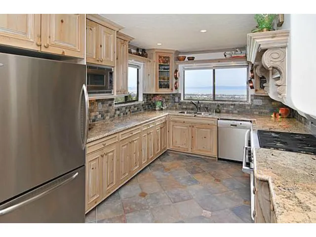 25 Miranda Court, Hillsborough, California 94010